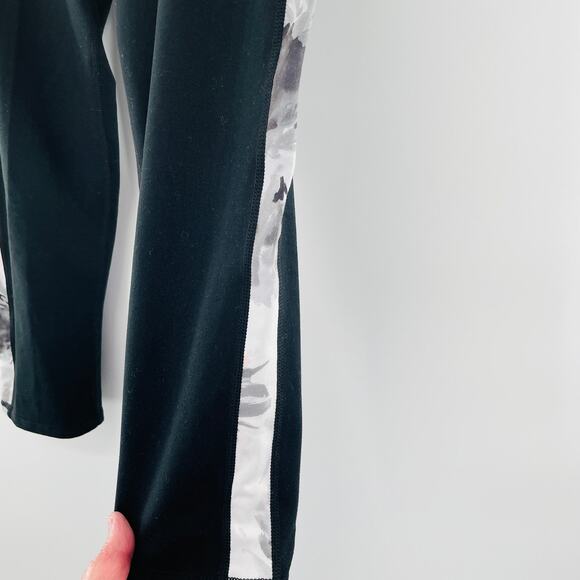 Fila Black White Marble Trim Athletic Crop Stretch Yoga Capri Leggings Pants M - Picture 3 of 11